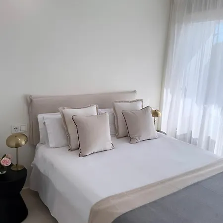 Coronado Apartament *